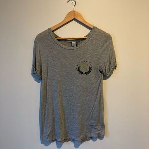 Gray t shirt